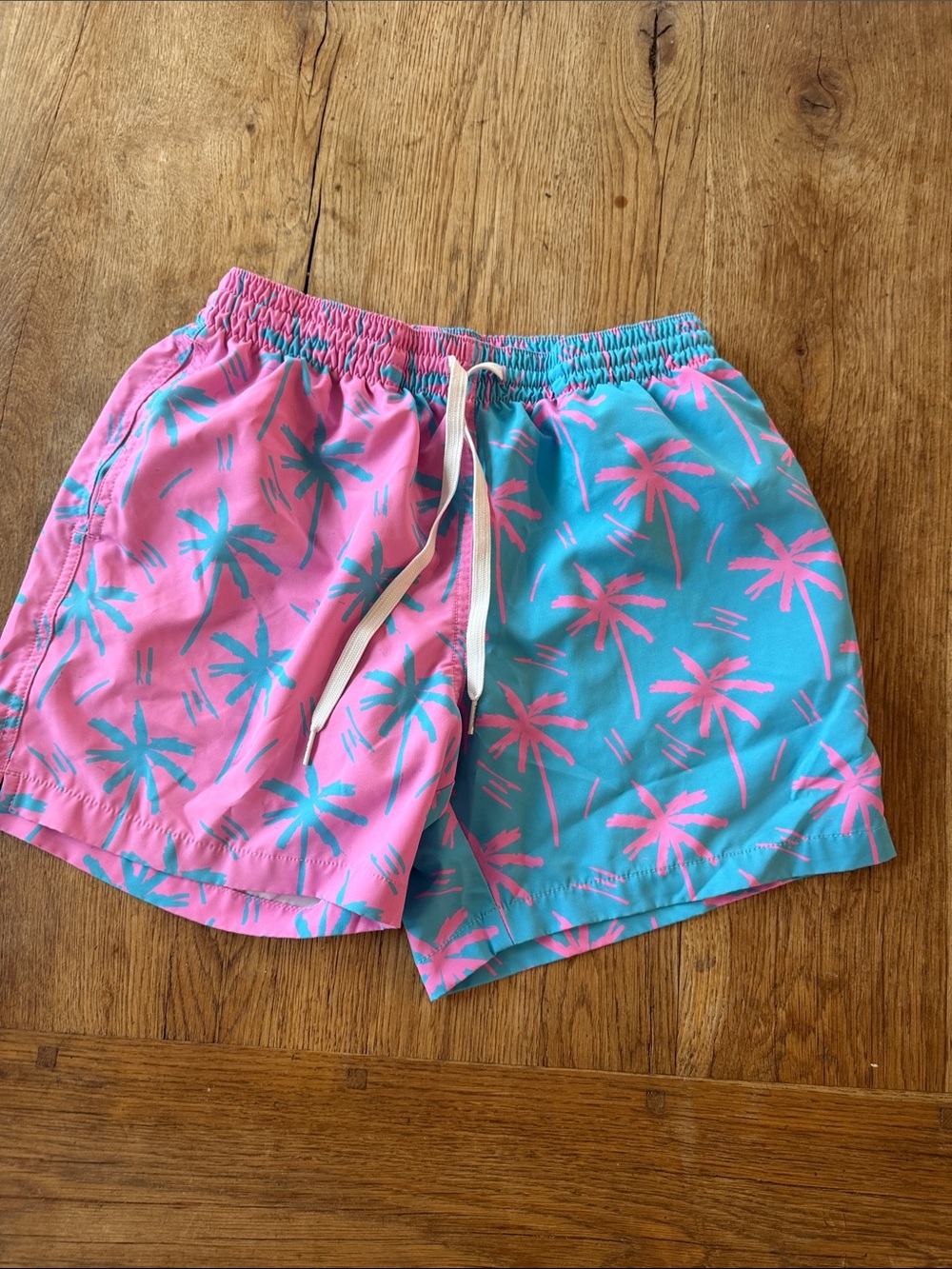 chubbies Split Pink & Teal Palm-Print Swim Shorts size small